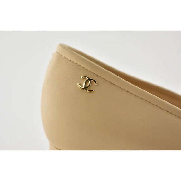 Chanel 20P Beige Lambskin Leather Black CC Pearl Sandal Low Block Heel Pump 37 - Picture 4 of 12
